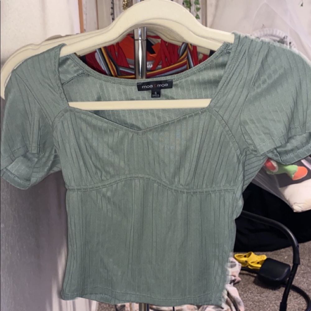 Green moa moa crop top